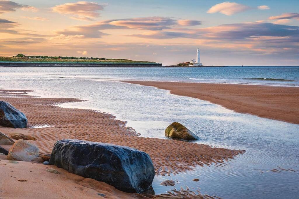 Hightide Seaside Apartment With Beach & Spanish City Views Whitley Bay Eksteriør billede